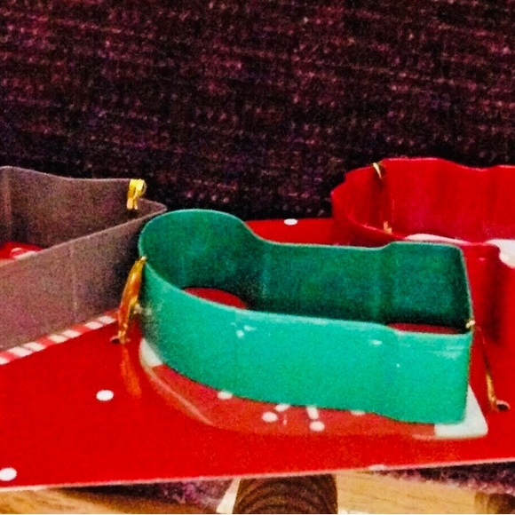 Christmas Themed Metal Cookie Cutter Set 3  Stocking Gingerbread House Santa - Picture 2 of 2